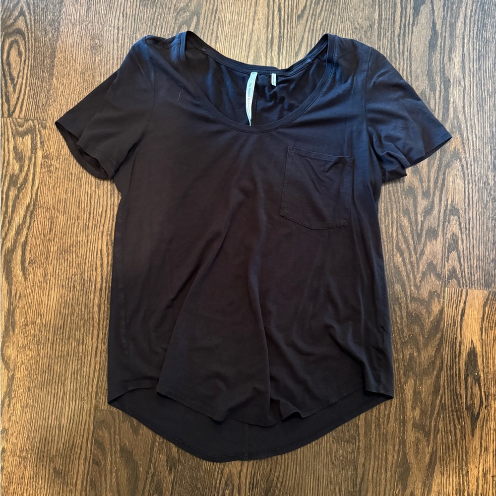 Babaton Dark Short Sleeve Tee